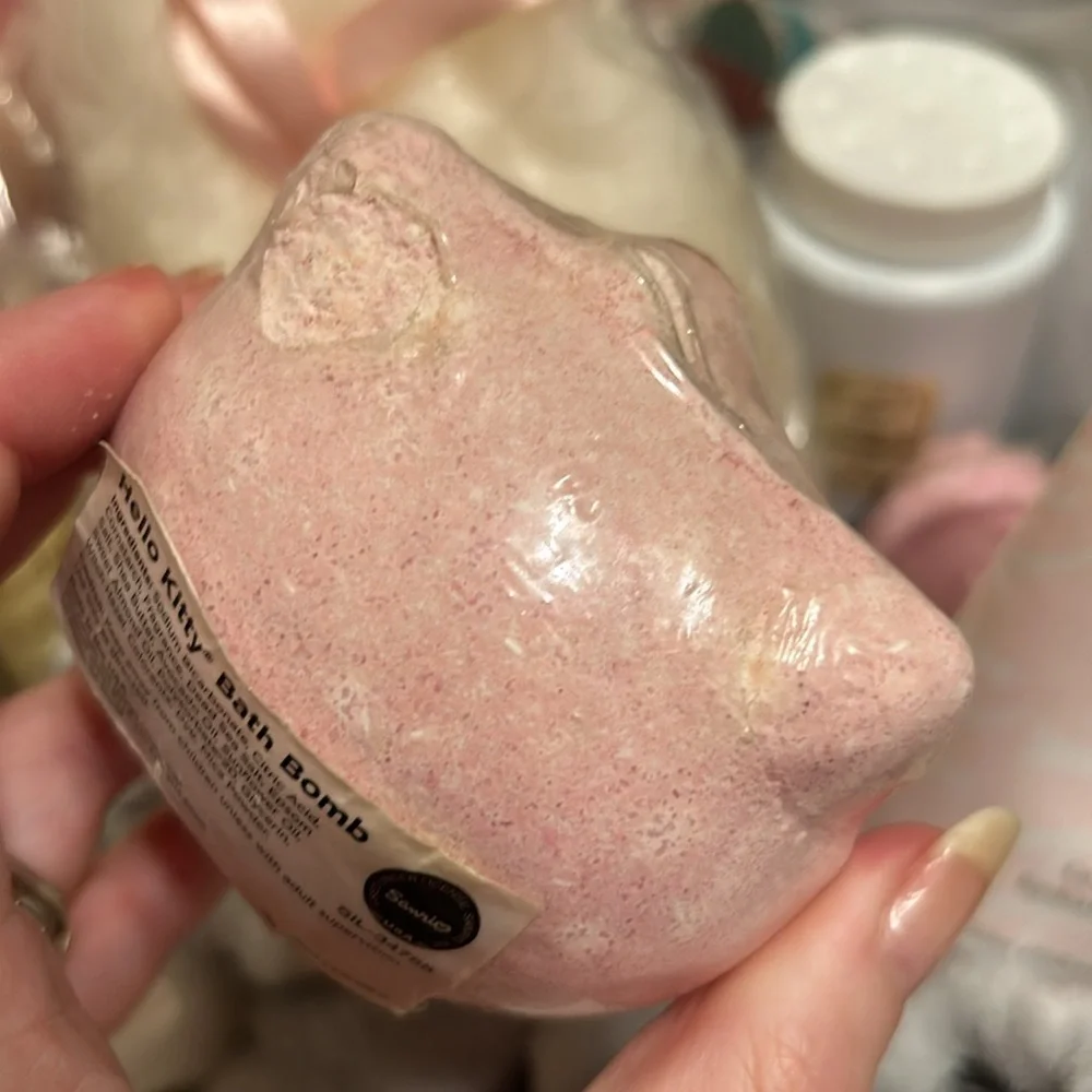 ๐Vintage Hello Kitty Limited Edition Fragrant Jewels Bath Bomb - Picture 7 of 11